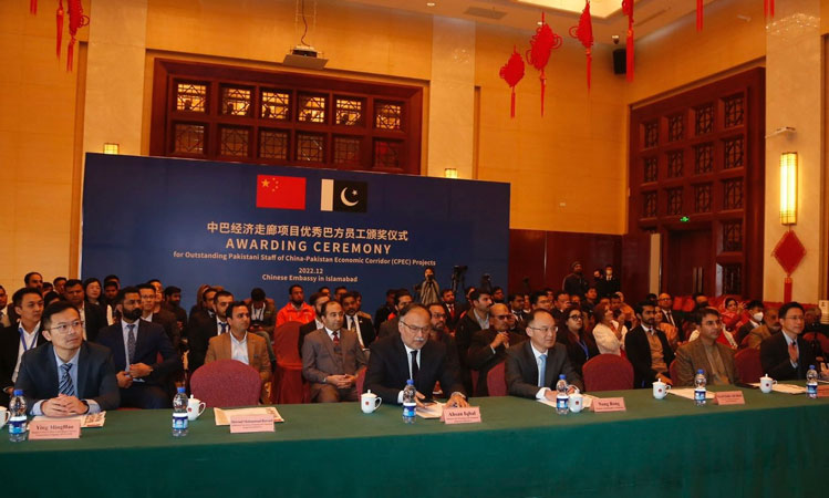 سی پیک پراجیکٹس میں غیر معمولی کارکردگی پر چین نے پاکستانیوں کو ایوارڈز سے نواز دیا